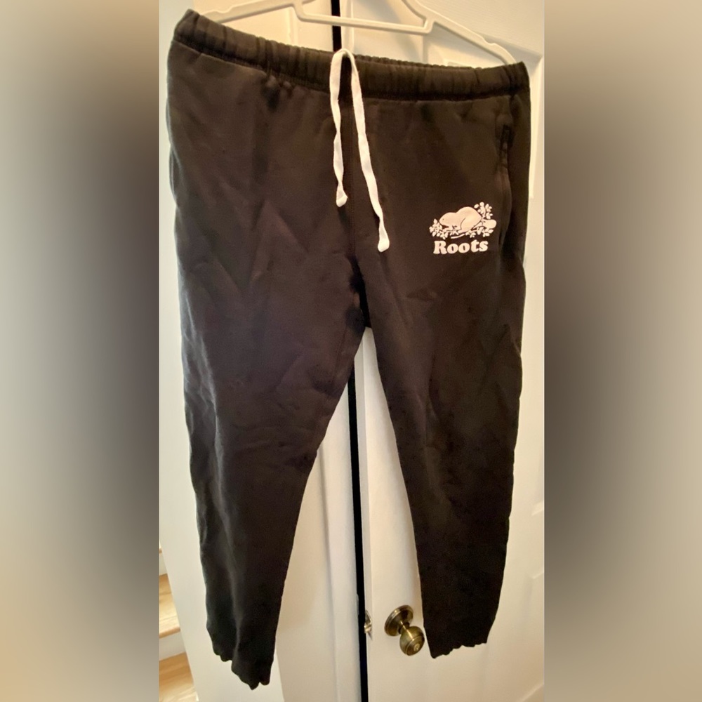 Roots Medium Sweatpants Black small rip